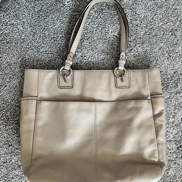 Coach leather Purse - Picture 2 of 8